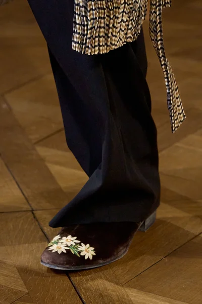 Look 180